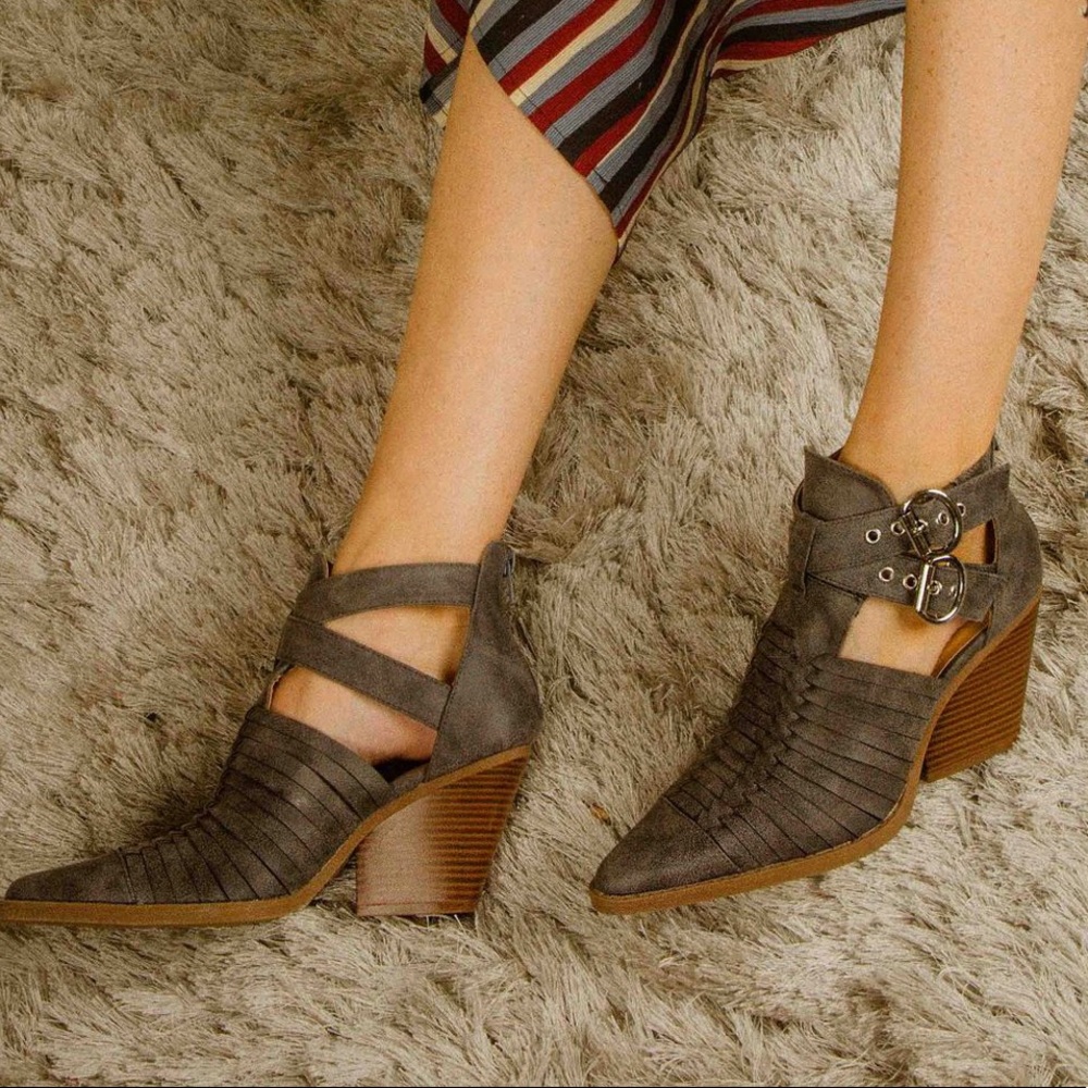 Pointy caged booties